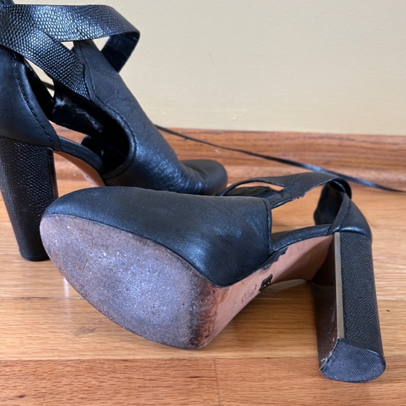 BCBG MaxAzria - Picture 3 of 6
